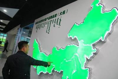 大連市記協(xié)愛心采訪團(tuán)11日奔赴內(nèi)蒙古援牧救旱